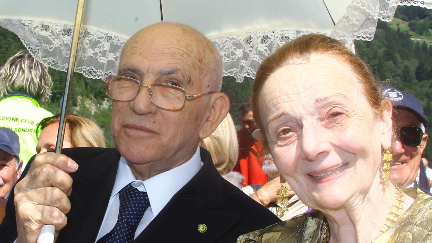 La professoressa Nadia Bonomi in Tirelli accanto al marito Renzo