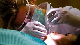 I finti dentisti stavano operando quando sono arrivati i Nas