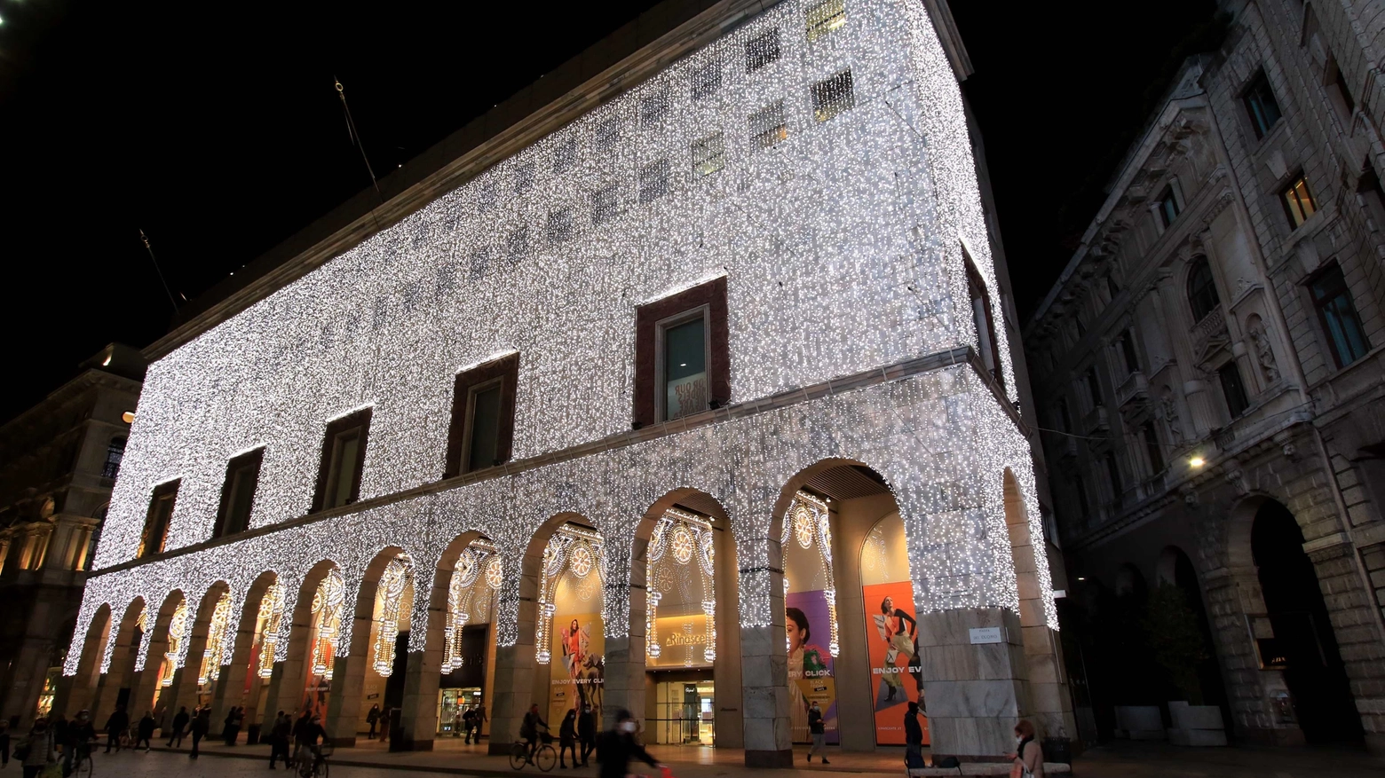 Prime luminarie di Natale a Milano
