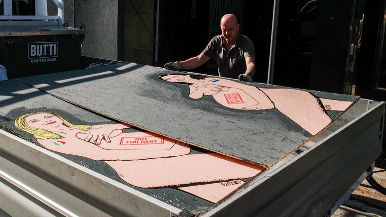 Il comune di Milano ha richiesto la rimozione del ultima opera di Alexsandro Palombo Power Is Female Il comune di Milano ha richiesto la rimozione del ultima opera di Alexsandro Palombo Power Is Female