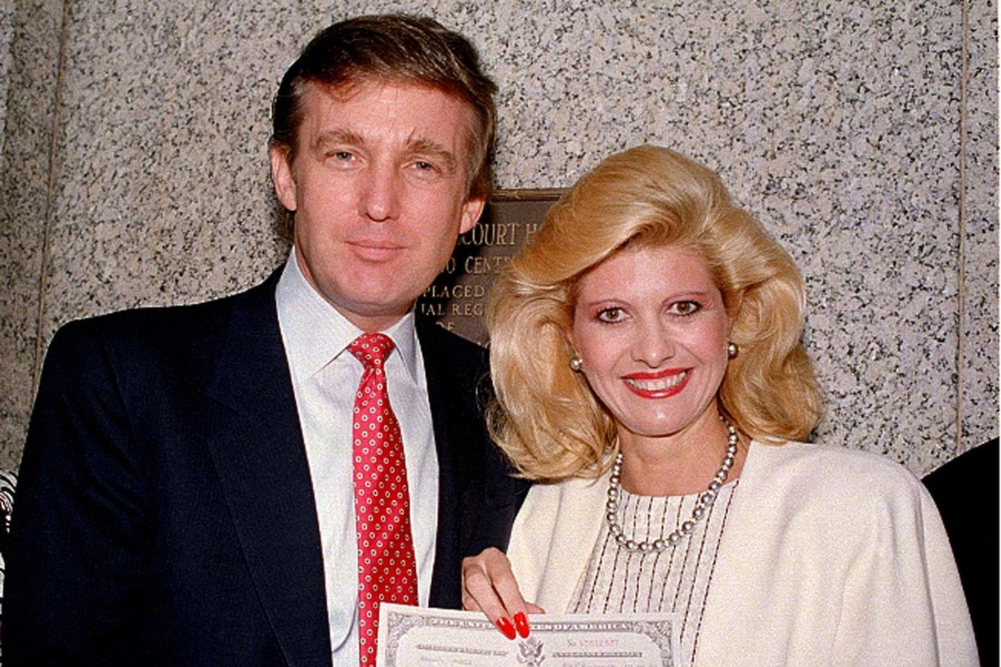 Donald Trump e l'allora moglie Ivana nel 1988