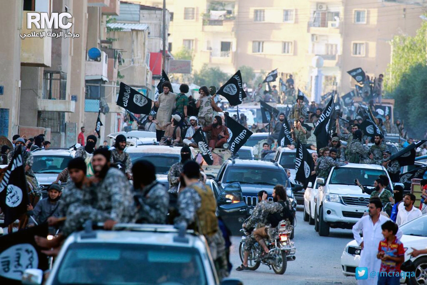 Soldati dell'Isis a Raqqa, nominata capitale dell'autoproclamato Stato Islamico dal gennaio 2014 al 2017