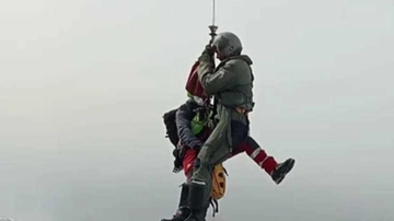 L’inchiesta sull’incidente aereo Il pilota scriveva: "Il jet è rotto" La rabbia della moglie rimasta sola