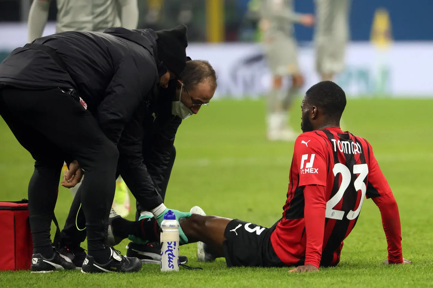 Milan, tegola Tomori: si opera oggi, si teme lo stop di un mese
