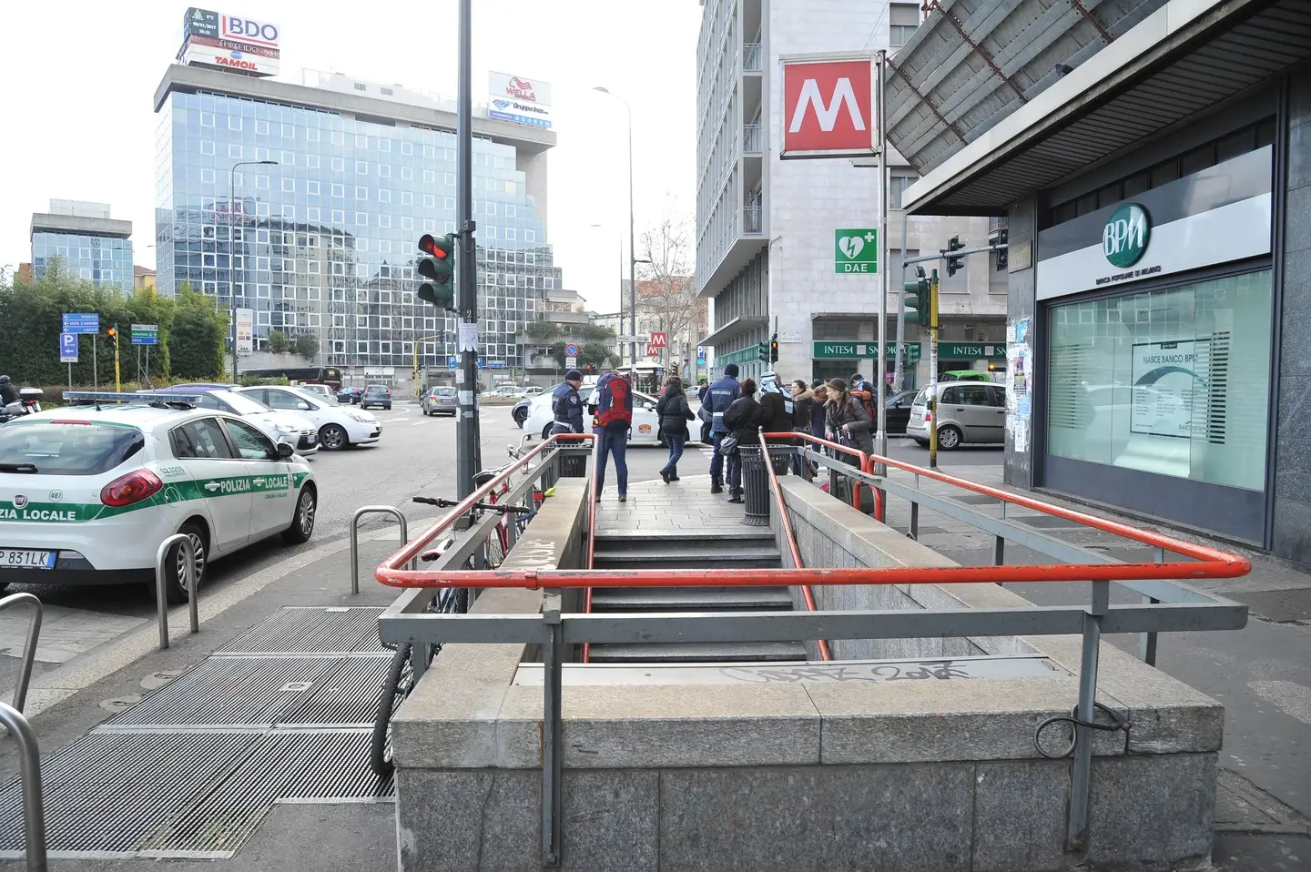 Piazzale Loreto, 50enne rapinato all'uscita della metropolitana