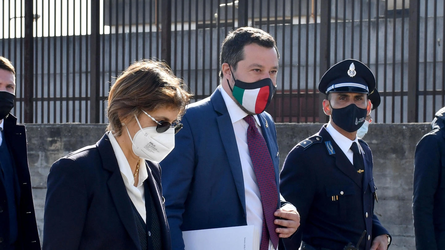 Salvini arriva in tribunale con l'avvocato Bongiorno