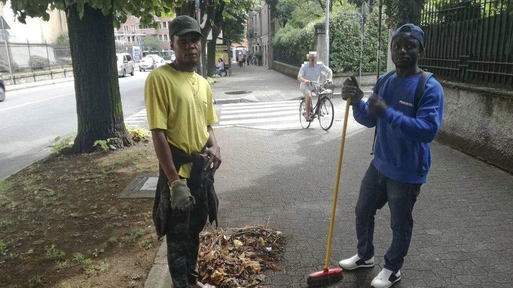 Dennis e Terry, i due ragazzi che ripuliscono gratis la città