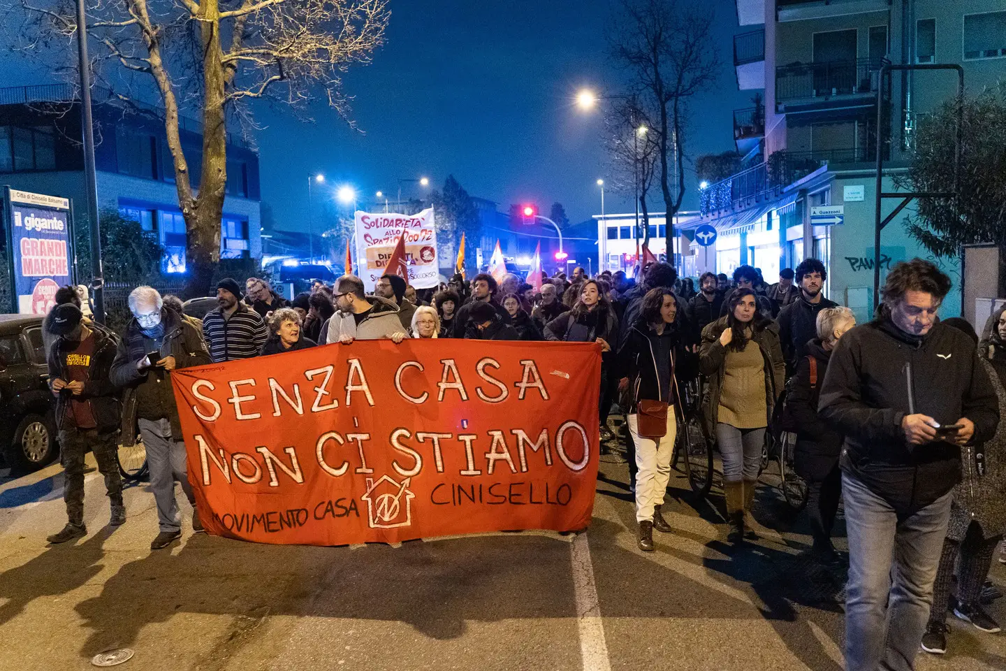 Cinisello, i collettivi marciano verso il Comune: "Lo Spazio 20092 non sia cancellato"