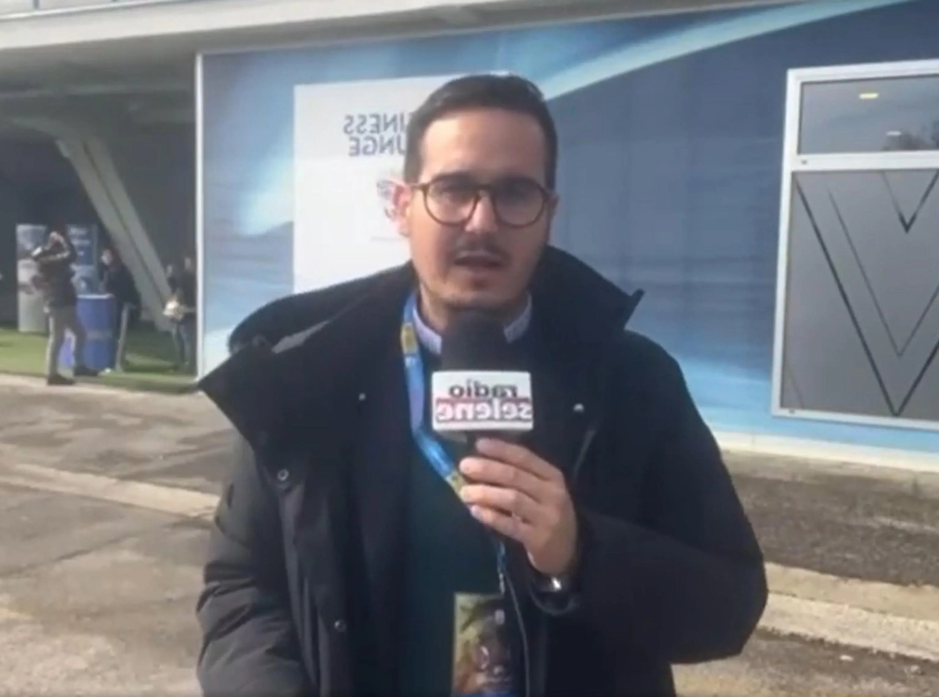 "A Bari siete italiani?" Luca Guerra offeso da tifoso Brescia. Insulti a cronisti: "Terun"