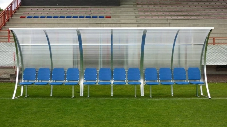 Allenatore di calcio ricattato: "Vieni da noi, ma portaci uno sponsor da 50mila euro"