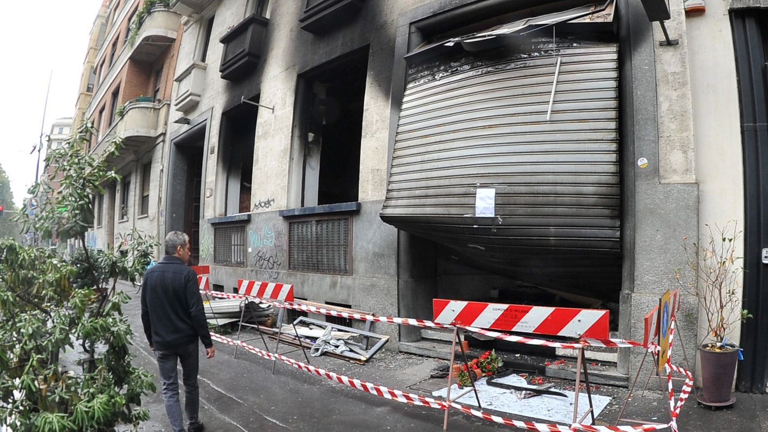 Esplosione in un bar di viale Regina Giovanna a Milano