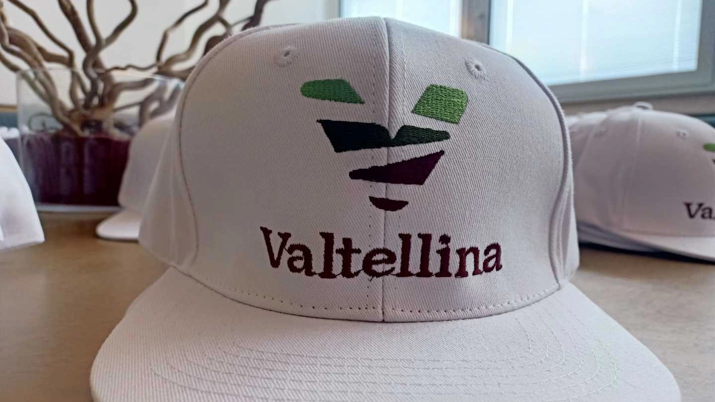 Il cappellino con il logo Valtellina