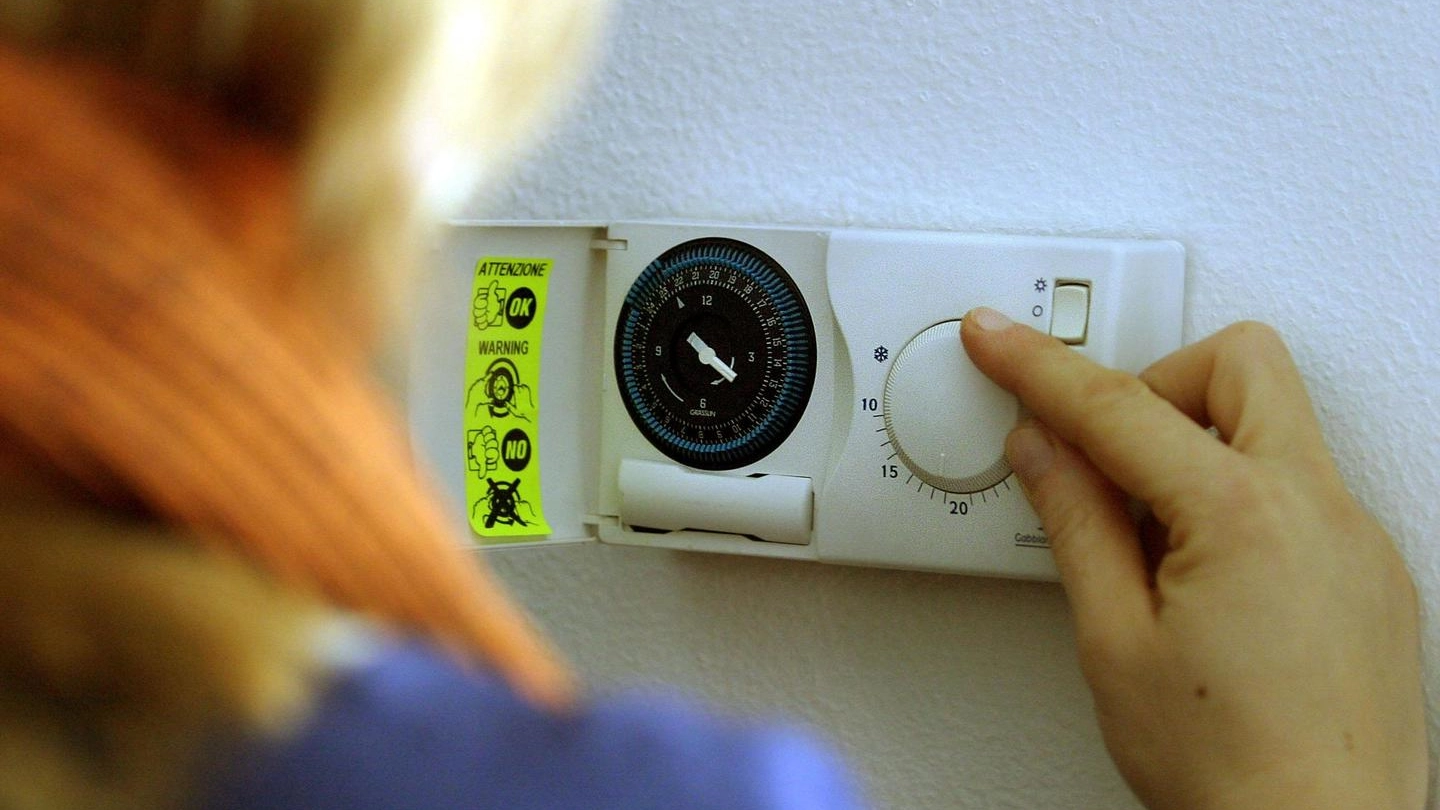 La Commissione Ue chiede di abbassare i termostati