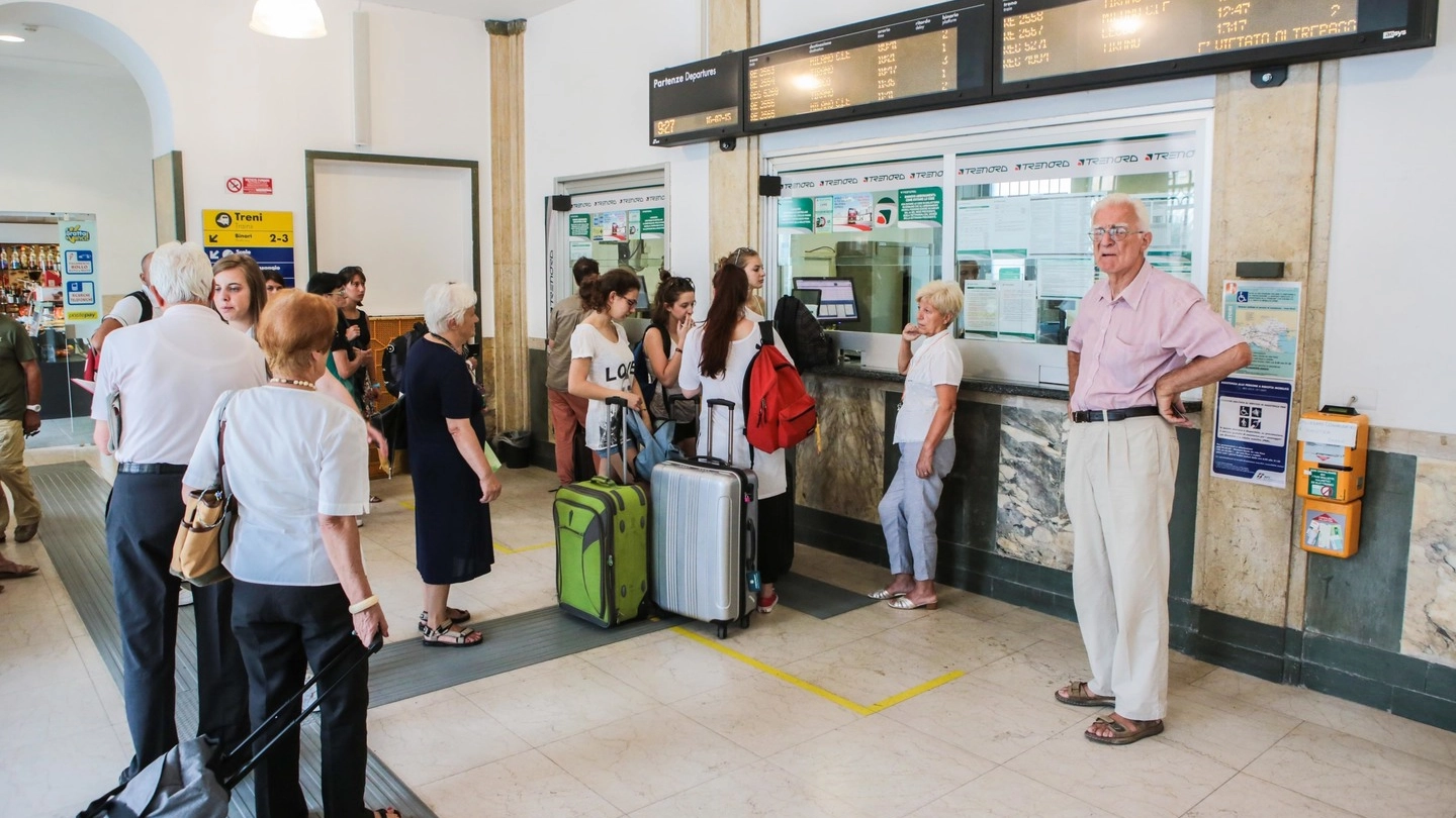 Per i turisti ma anche per gli imprenditori si annuncia un’estate in salita senza treni