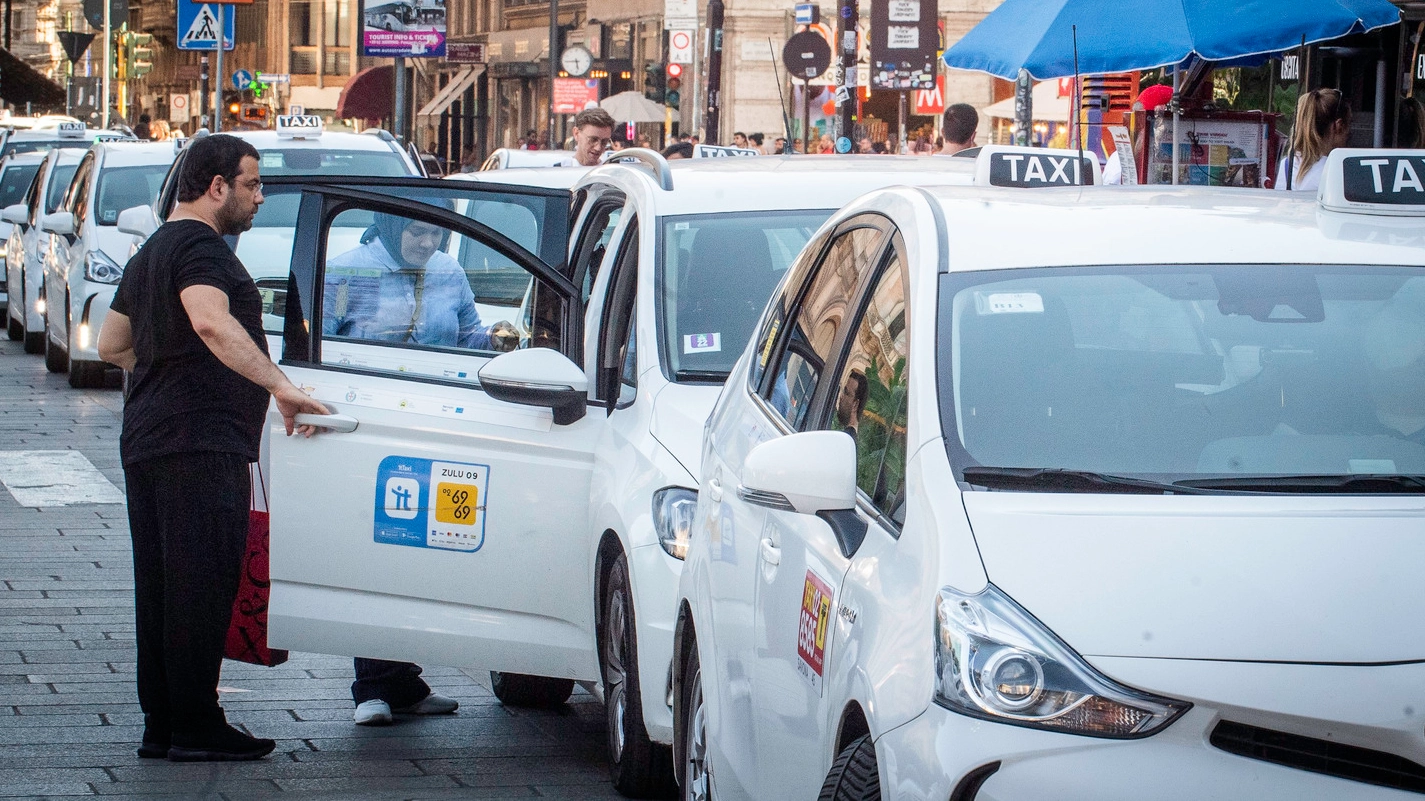 Sono 4.855 le auto pubbliche attualmente in servizio solo nella città di Milano