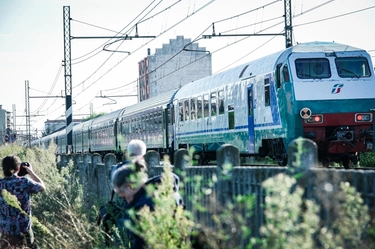 Torino-Milano, treno uccide cinque operai. Cancellazioni e ritardi: le conseguenze per il traffico in Lombardia
