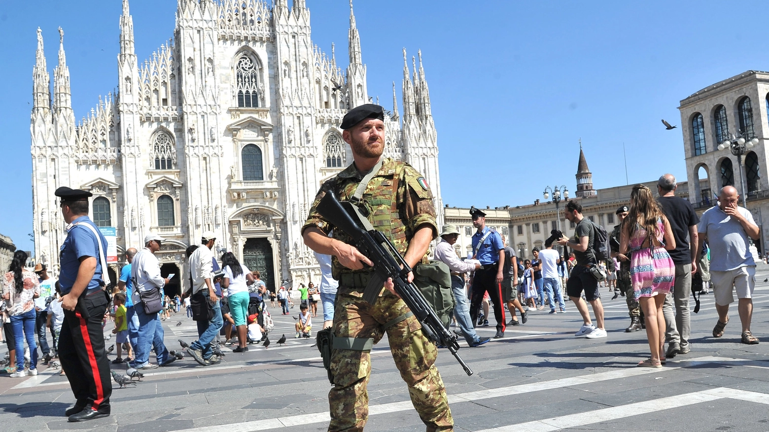 Terrorismo, militari in Duomo (Newpress)
