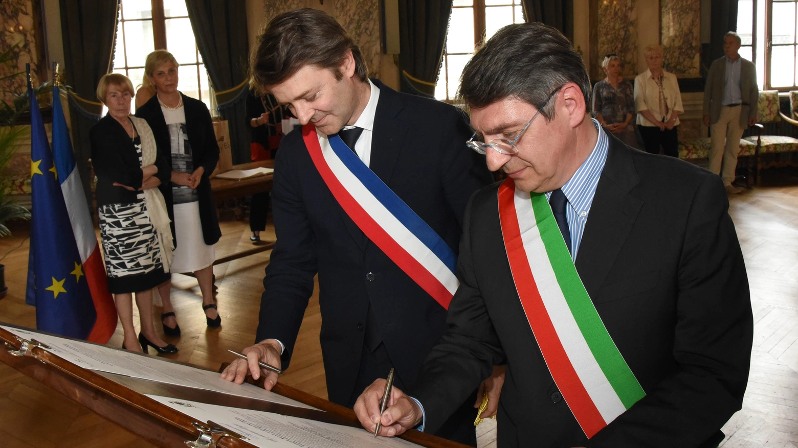 Del Bono e il sindaco di Troyes firmano il giuramento di fraternità