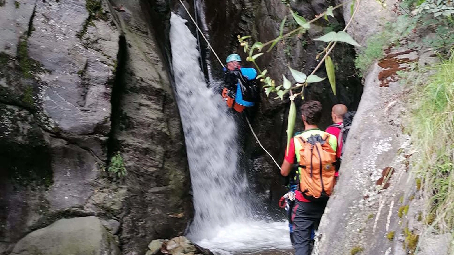 Incastrato nel torrente Soccorso e salvato Incastrato nel torrente Soccorso e salvato