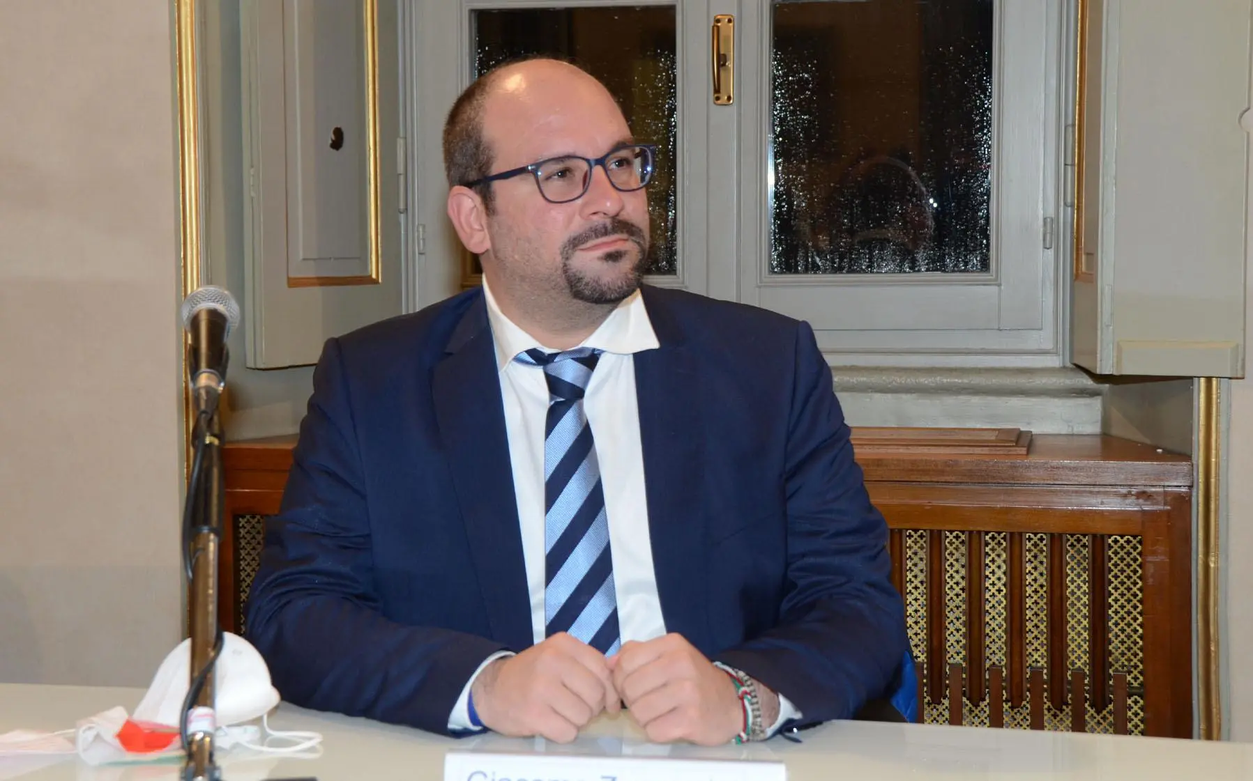 Volantini anarchici contro consigliere di Fratelli d’Italia