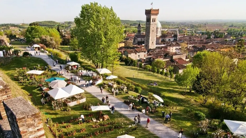 Gli stand alla Rocca di Lonato