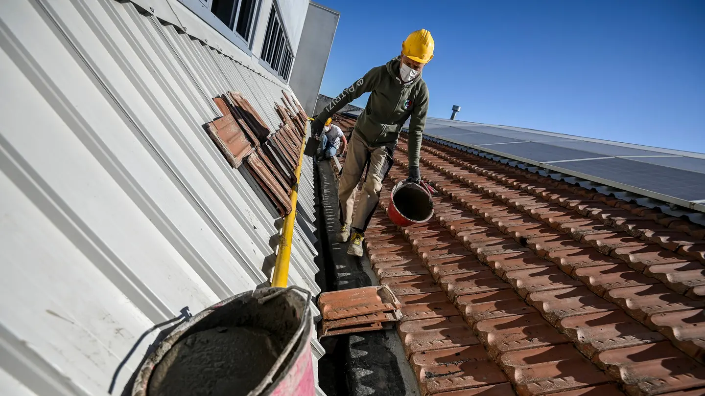 Operai edili al lavoro (Imagoeconomica) Operai edili al lavoro (Imagoeconomica)