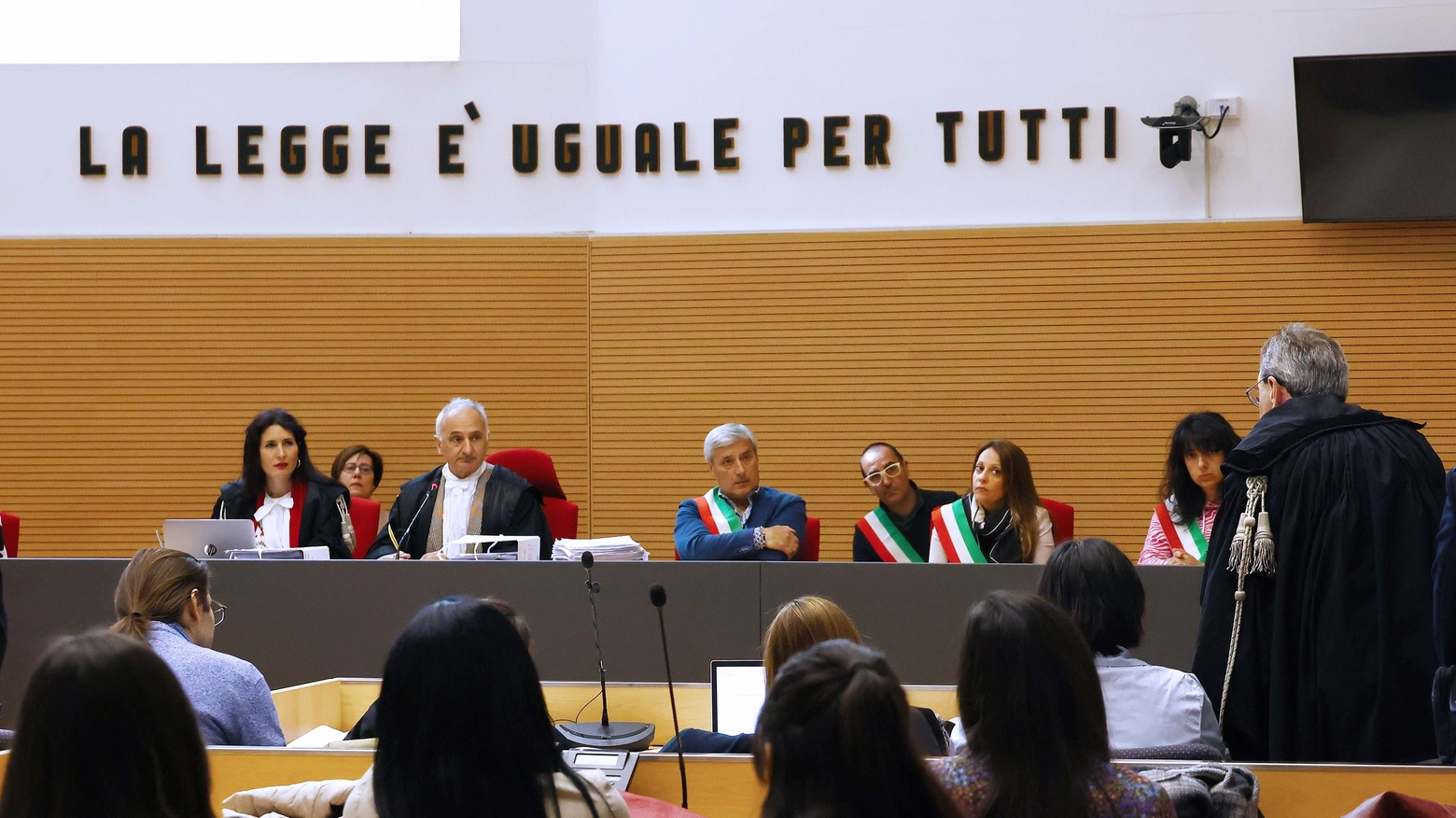 L'aula del tribunale di Brescia L'aula del tribunale di Brescia