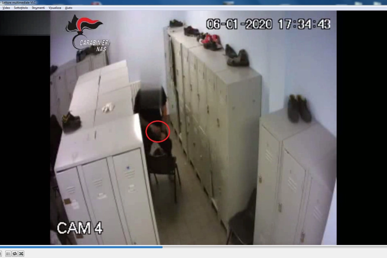 Furto di anabolizzanti (Frame video carabinieri)