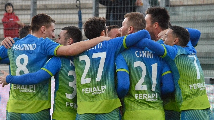 E' gioia verdeblù, il 2-2 con il Catanzaro ha promosso la squadra di Zenoni in semifinale