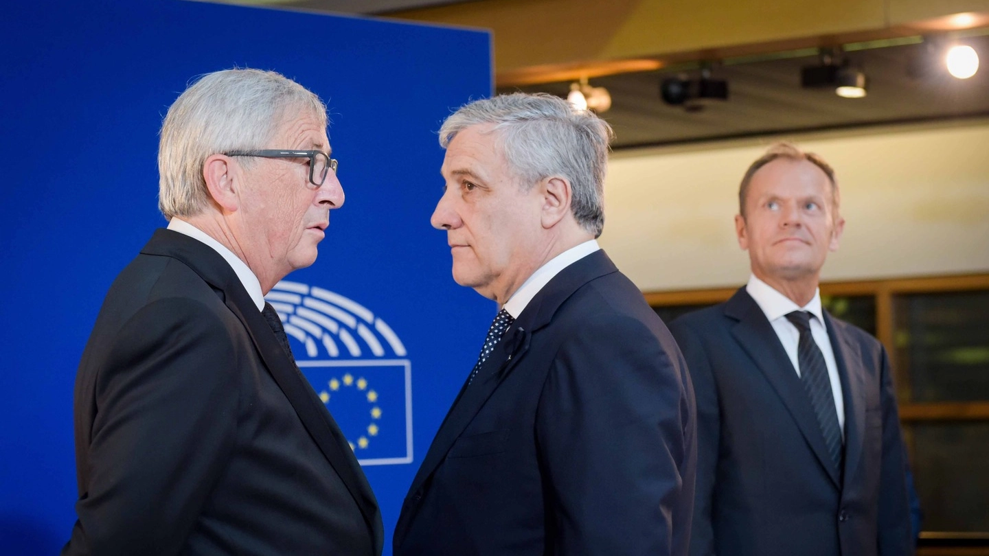 Jean Claude Juncker e Antonio Tajani (LaPresse)
