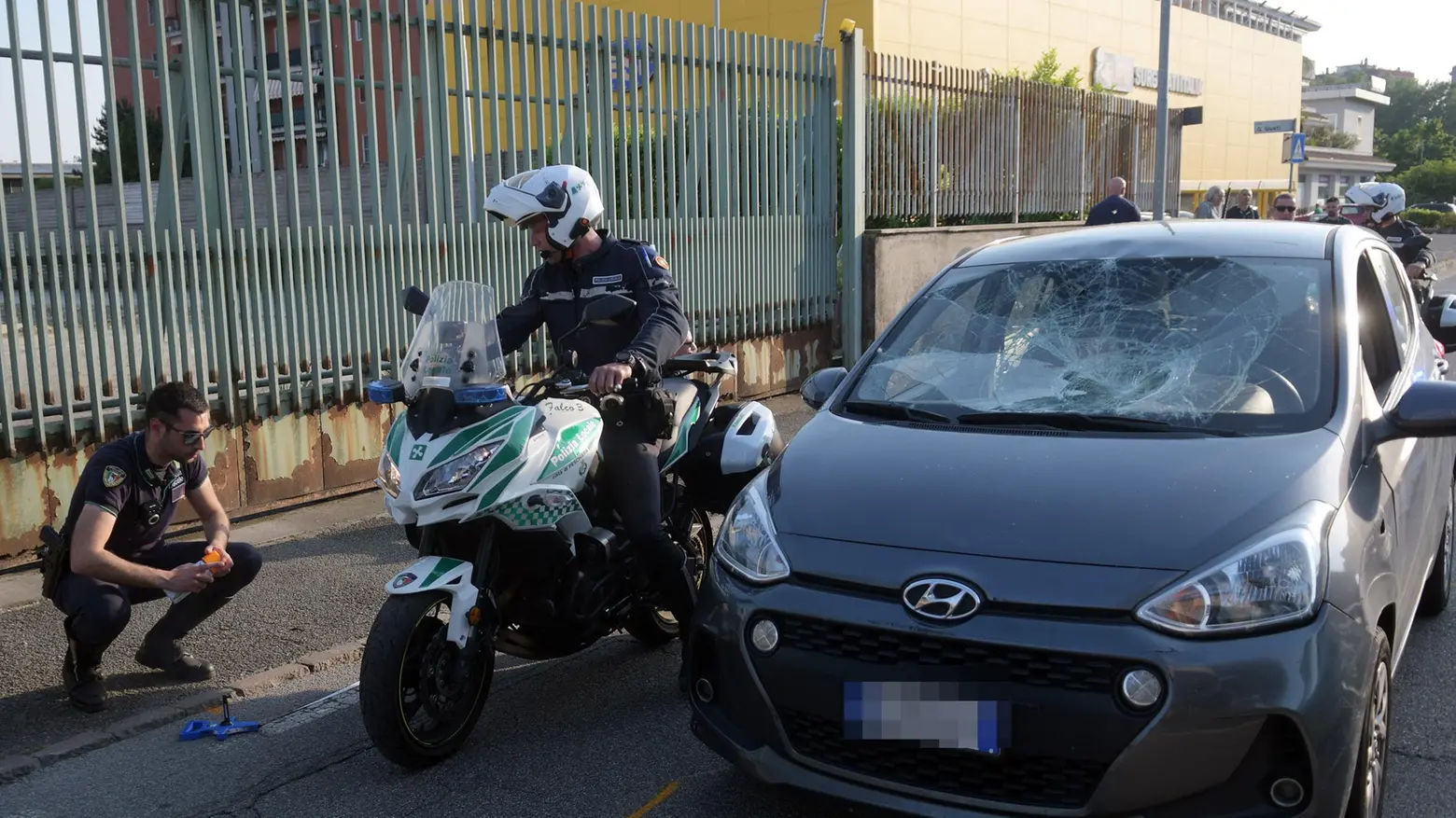 Travolto mentre attraversa: 23enne in prognosi riservata Travolto mentre attraversa: 23enne in prognosi riservata