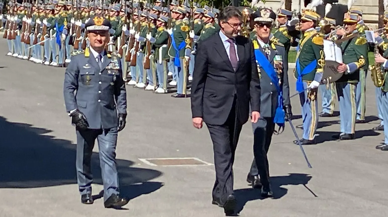 Giorgetti in occasione del giuramento degli allievi ufficiali della Guardia di Finanza (Twitter Mef) Giorgetti in occasione del giuramento degli allievi ufficiali della Guardia di Finanza (Twitter Mef)