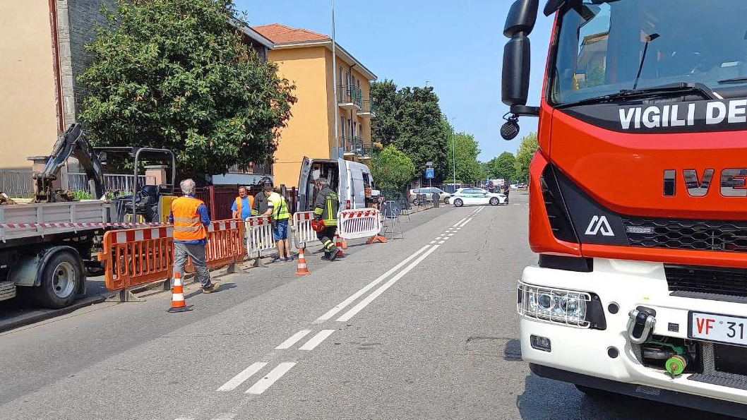 L’incidente sul lavoro in un cantiere Asm in via Folperti a Pavia