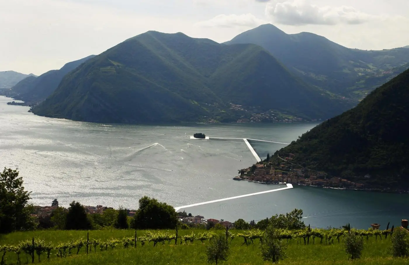 The Floating Piers, la Protezione civile di Monte Isola minaccia dimissioni corali