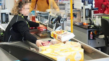Varese, le sorelle ladre e la cassiera complice: nel carrello 1.300 euro di merce, ma pagano solo 130 euro