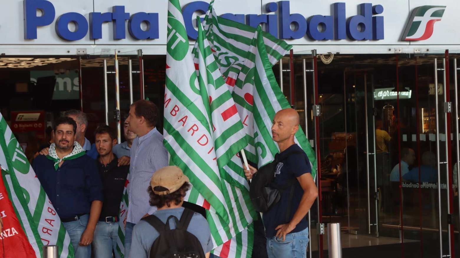 Il presidio dei lavoratori in Porta Garibaldi dopo la tragedia di Brandizzo Il presidio dei lavoratori in Porta Garibaldi dopo la tragedia di Brandizzo