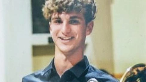 Il banco di Diego rimasto vuoto. Liceali in lacrime Il banco di Diego rimasto vuoto. Liceali in lacrime