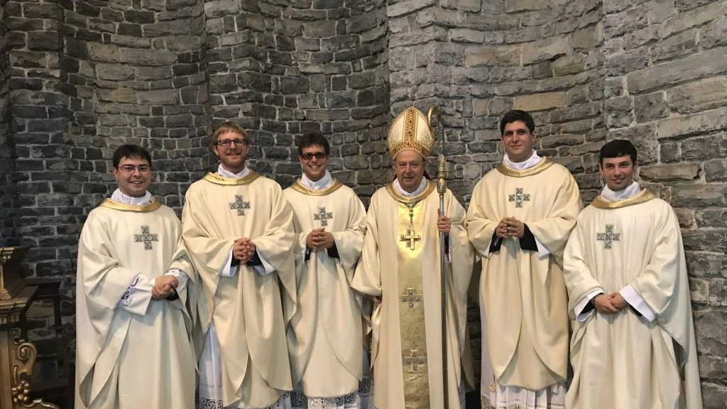I nuovi sacerdoti con il vescovo