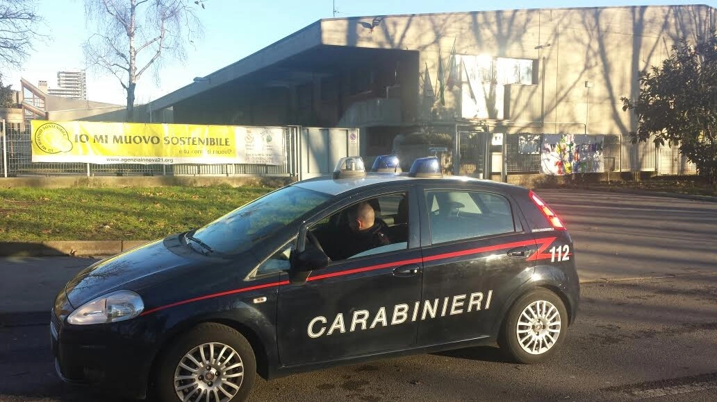 I carabinieri davanti alla media Rodari