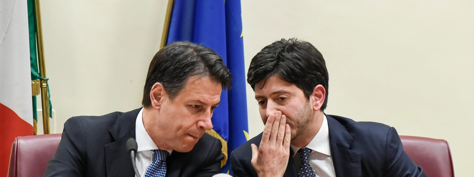 L'ex premier Giuseppe Conte e l'allora ministro della Sanità, Roberto Speranza