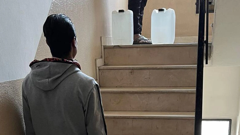 condomini costretti a prendere l'acqua alla fontana condomini costretti a prendere l'acqua alla fontana