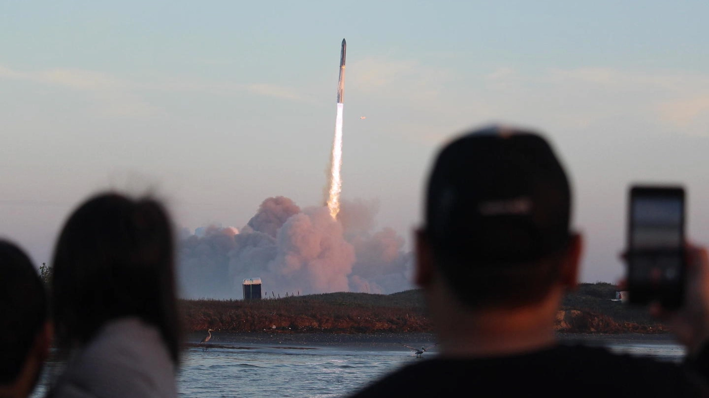 La costellazione di satelliti è stata lanciata in orbita con il vettore Falcon 9 di SpaceX