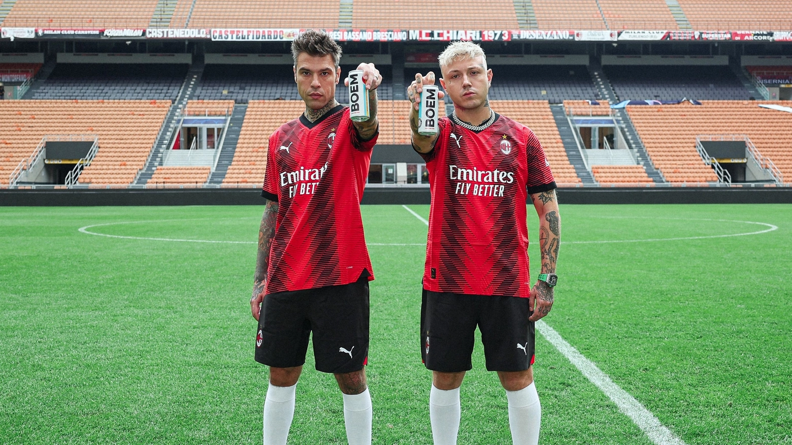 Fedez e Lazza celebrano la partnership della loro bevanda con l'Ac Milan