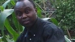 Deodatus Nduwimana, 50 anni, originario del Burundi, è sacrestano a Gallarate