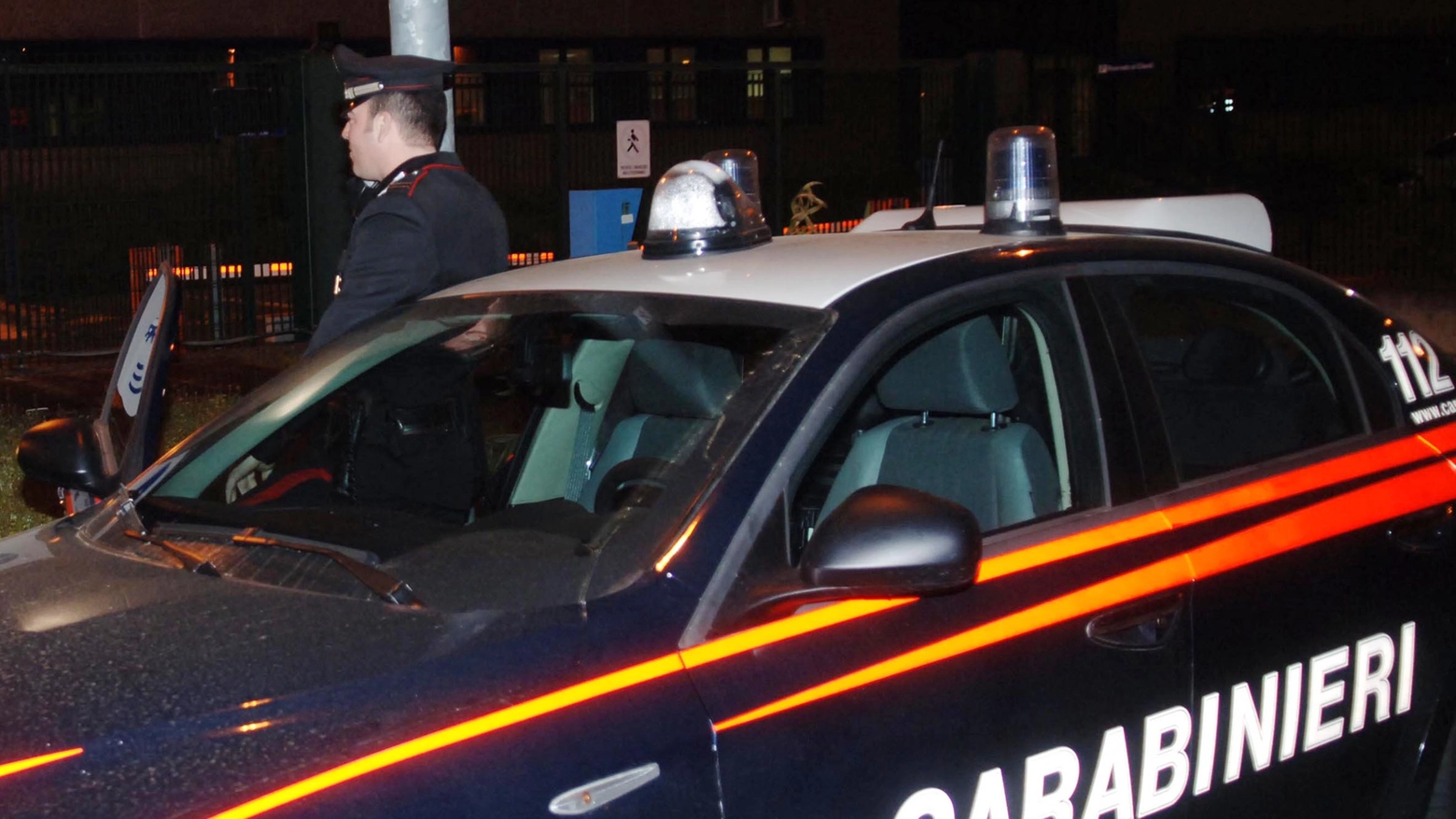 L'uomo dovrà rispondere di atti persecutori, lesioni, oltraggio e resistenza a pubblico ufficiale L'uomo dovrà rispondere di atti persecutori, lesioni, oltraggio e resistenza a pubblico ufficiale