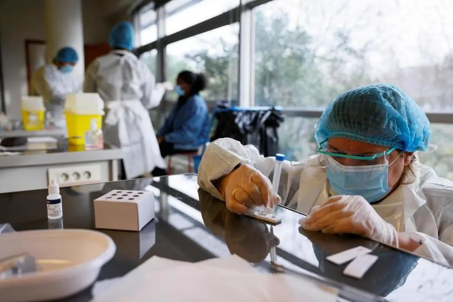 Covid, basterà un semplice esame delle urine per individuare chi rischia forma grave