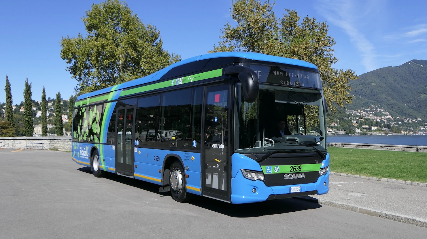 Un autobus della compagnia Asf sul lago di Como Un autobus della compagnia Asf sul lago di Como