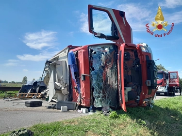 Bariano, incidente tra un mezzo dei vigili del fuoco e un’auto: sei feriti