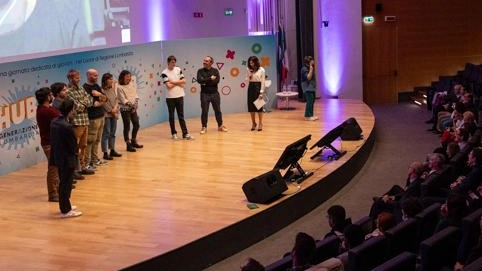 "Fraternità per lo studio" sfila al Pirellone "Fraternità per lo studio" sfila al Pirellone