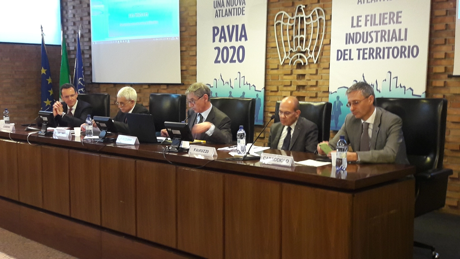 Il tavolo del convegno di Confindustria Pavia sulla pubblica amministrazione